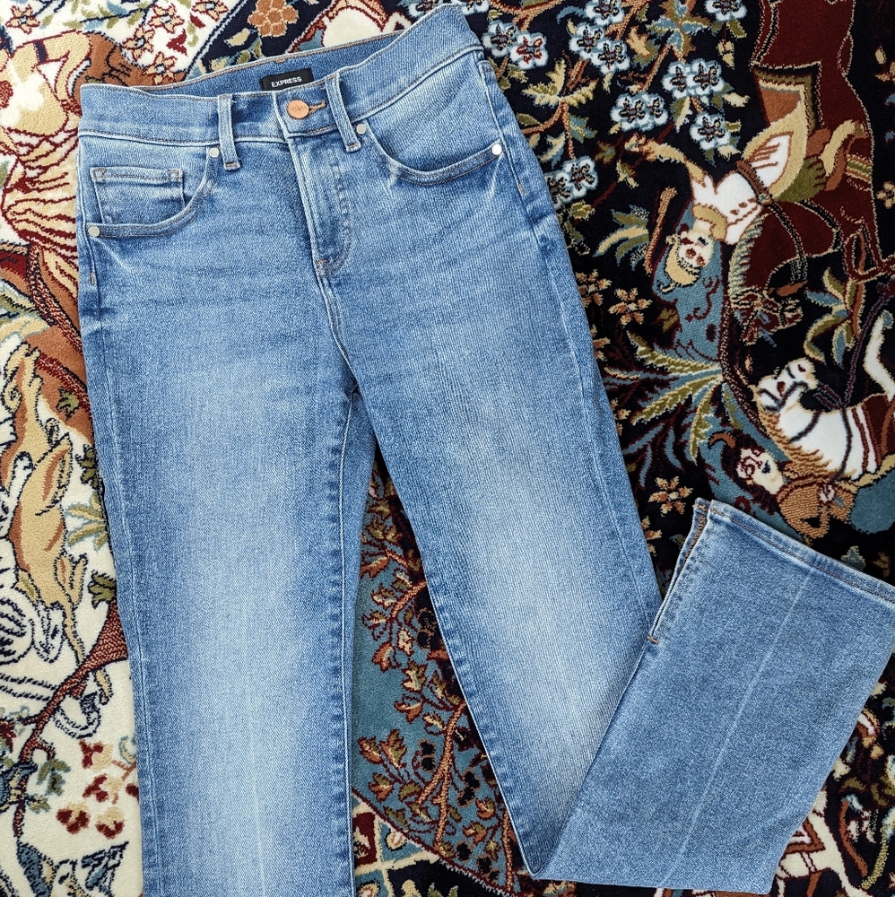Mid Rise Light Wash Hyper Stretch Bootcut Jeans - Picture 5 of 10